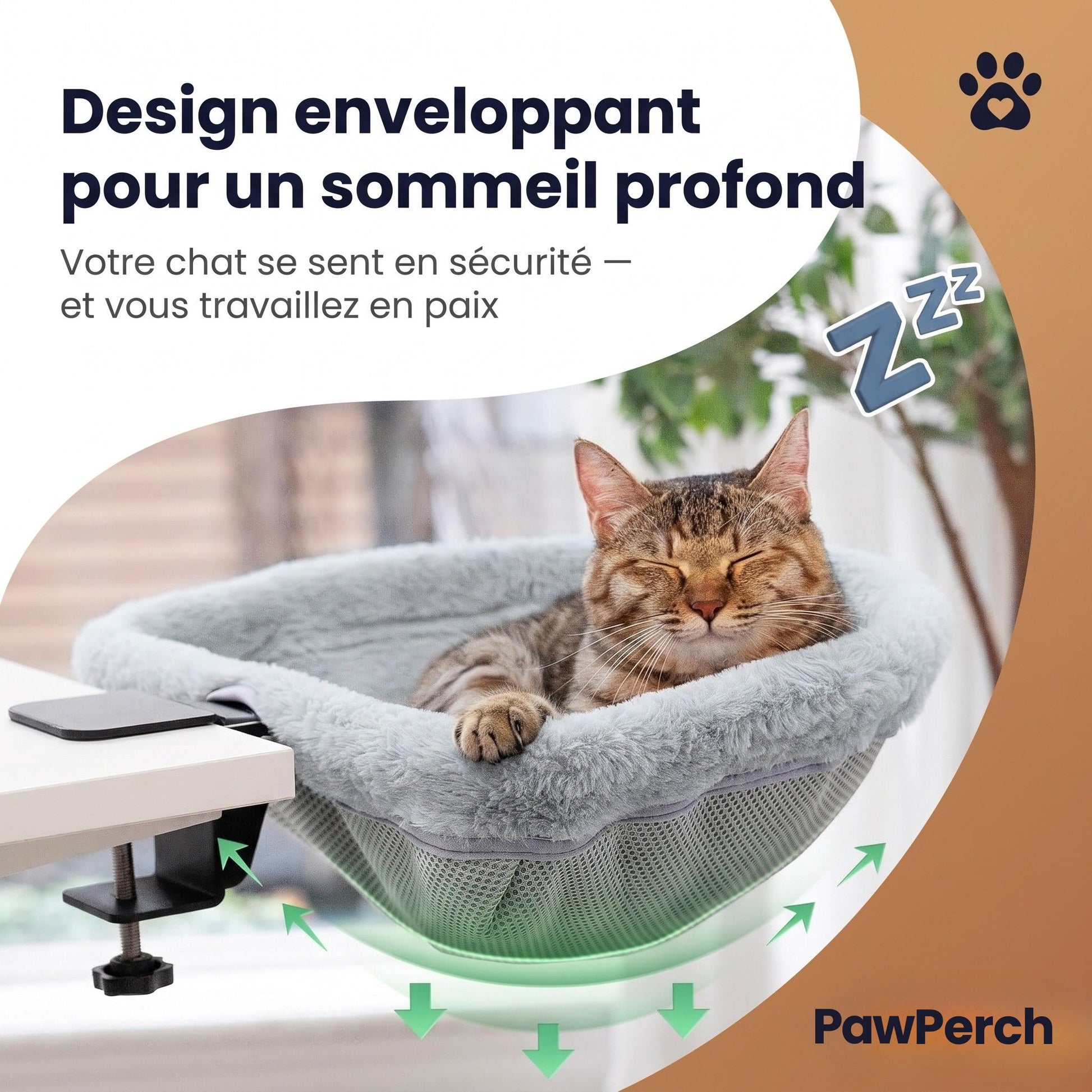 Chat qui dort paisiblement dans le PawPerch Pliable — design enveloppant pour sommeil profond au bureau