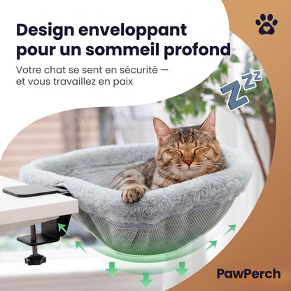 Chat qui dort paisiblement dans le PawPerch Pliable — design enveloppant pour sommeil profond au bureau